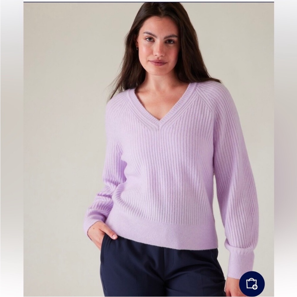 Athleta Women’s Lavender V-Neck Sweater Sz M
